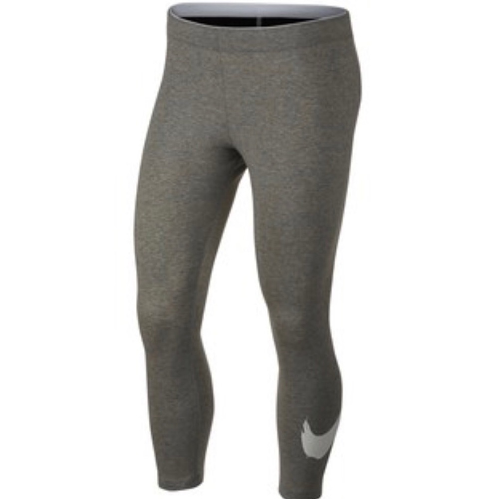 Women's Nike Classic Swoosh Midrise Capri Leggings